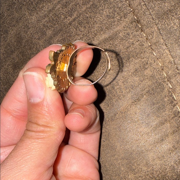 Vintage Gold Cameo Ring with Turquoise and Cream Flower Accents - Picture 3 of 5